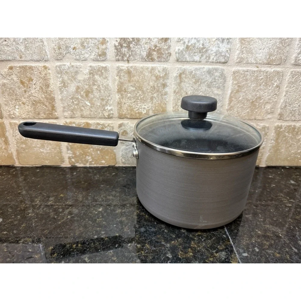 NEW Pampered Chef 3qt Professional Cookware Non-stick Sauce Pan Pot Retired